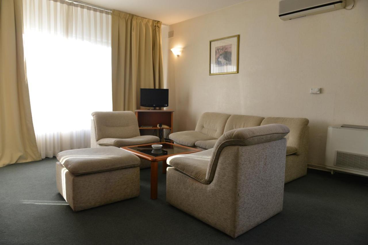 Hotel Bellevue スコピエ エクステリア 写真