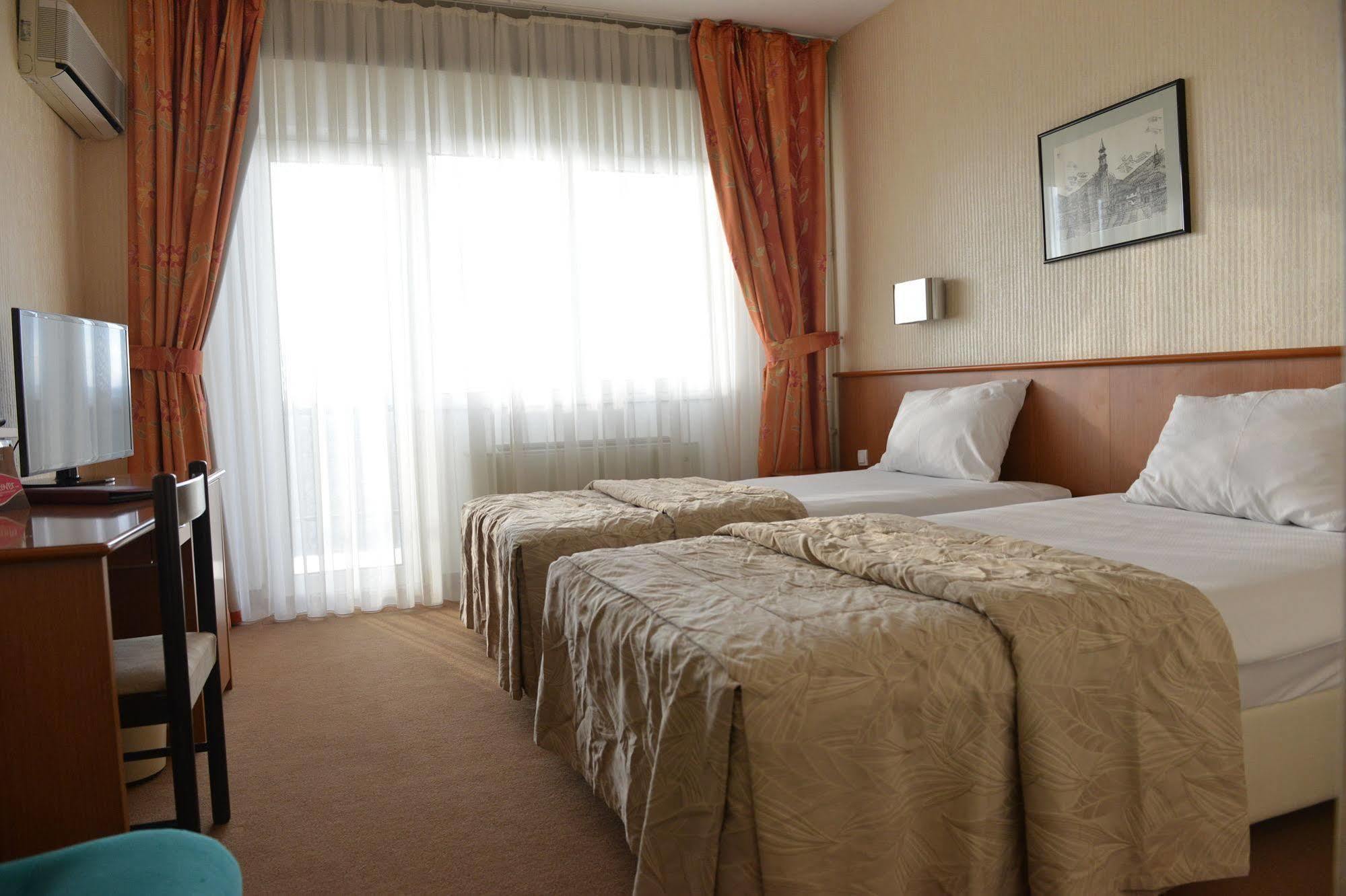 Hotel Bellevue スコピエ エクステリア 写真